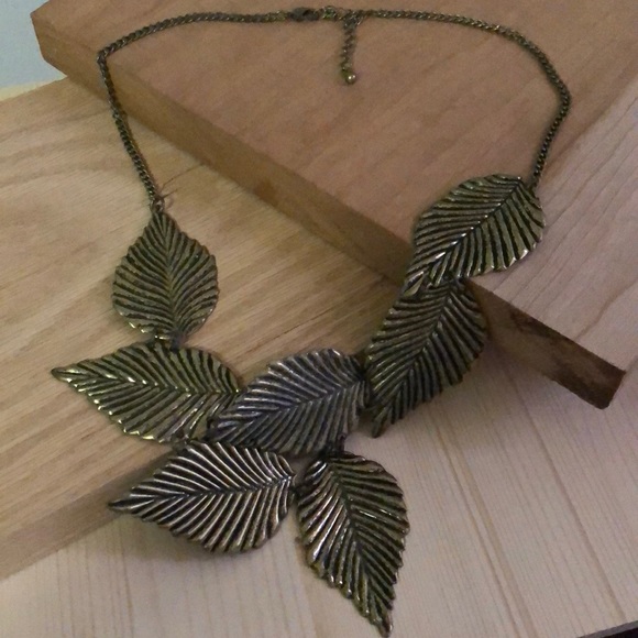 Modcloth Jewelry - ModCloth Leafing Town statement necklace